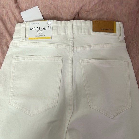 STRADIVARIUS MOM SLIM FIT WHITE JEANS - Picture 9 of 12